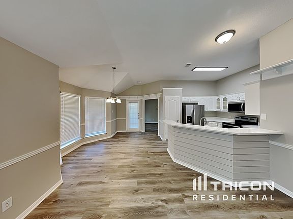 5th image of 317 Myrtle Ave