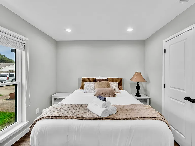 1005 Cambridge Dr — Photo 8