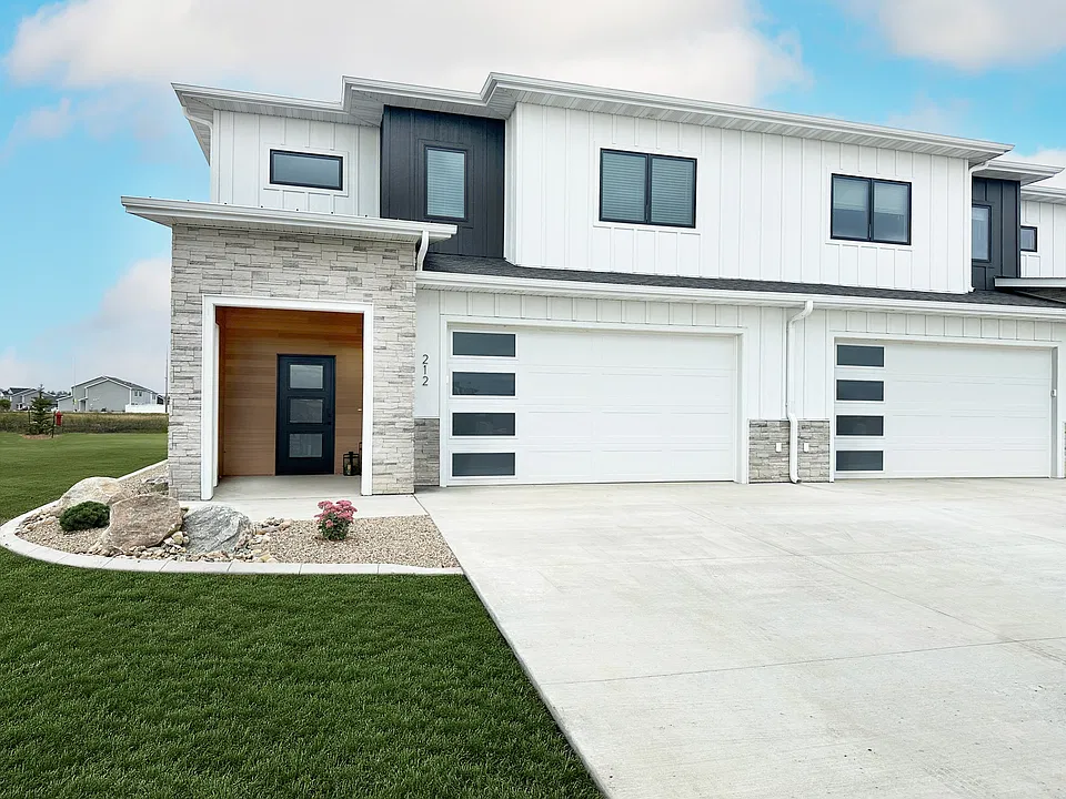 Paradise Valley Townhomes & Apartments