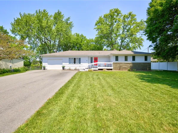 44 Castle Acres Dr, Webster, NY 14580