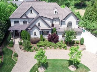 2132 Foxcroft Woods Ln, Charlotte, NC 28211