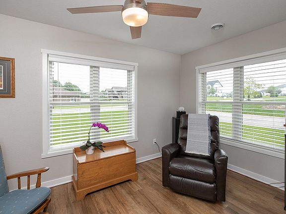 5th image of 2882 Meadowview Ln NE