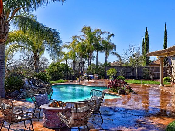 2nd image of 1560 Bella Cir