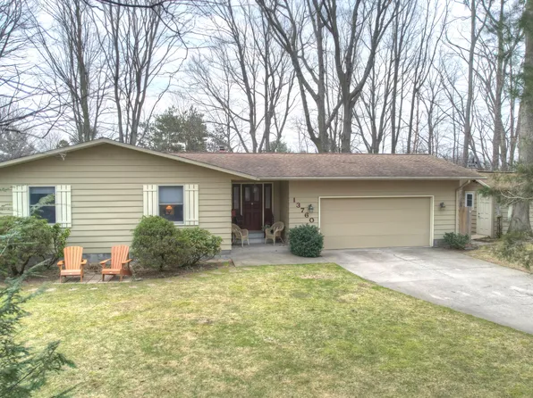 13760 Lakeshore Dr, Grand Haven, MI 49417