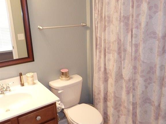 1st fl full bath