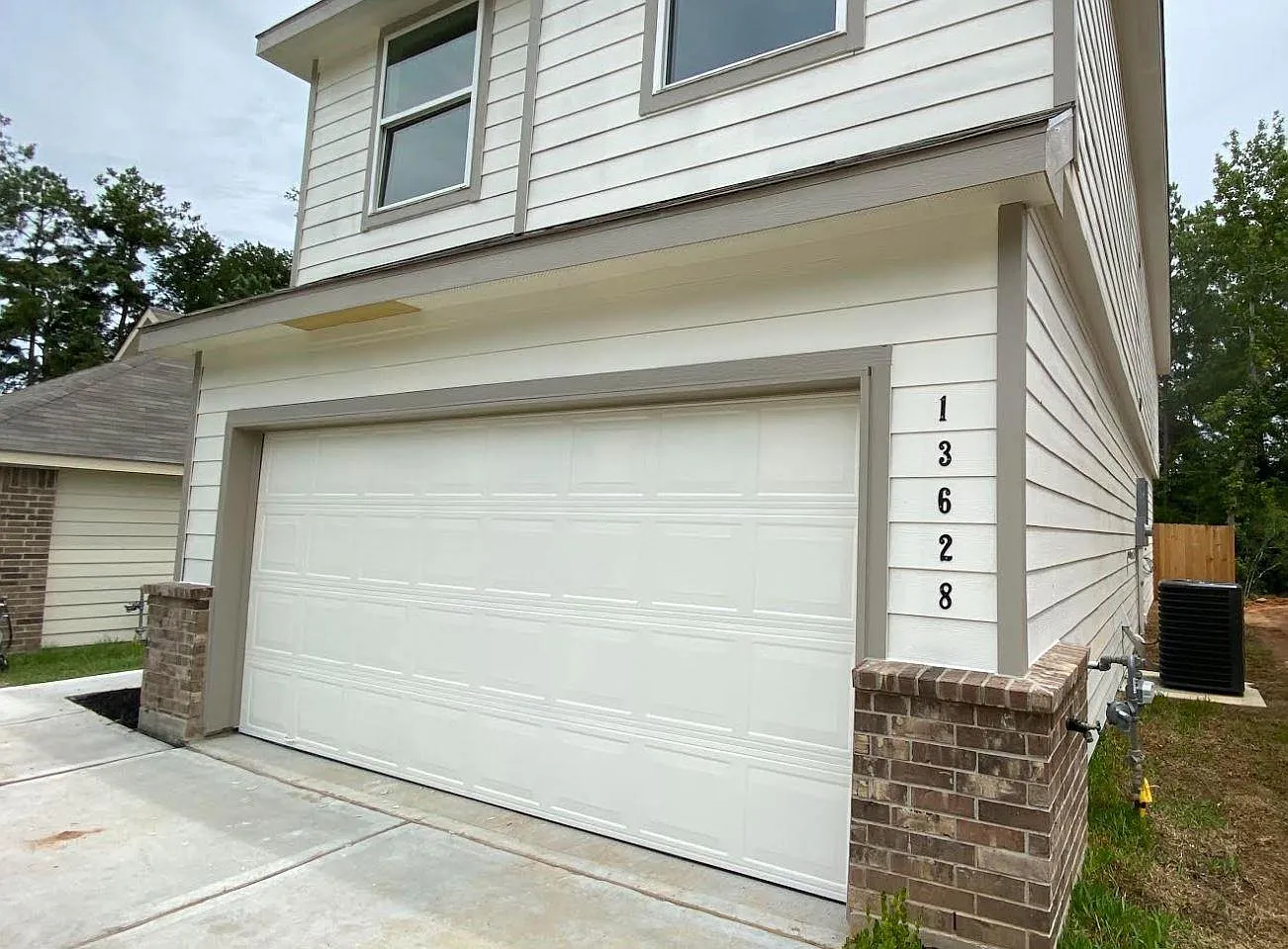 4 bed, 2.5 bath, 1947 sqft, $1,950 — Photo 3