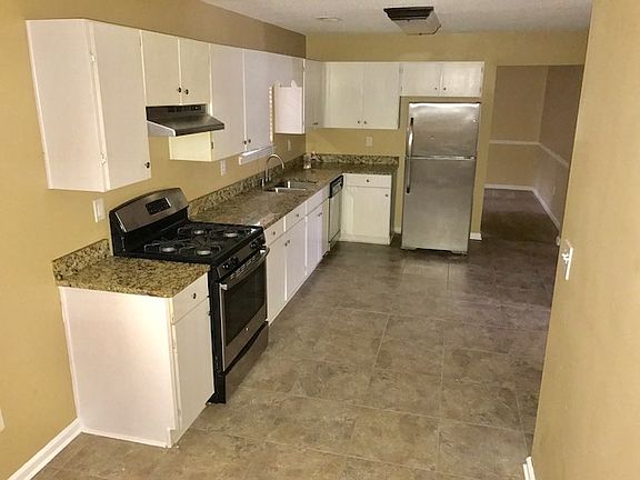 3rd image of 2532 Lancewood Ln