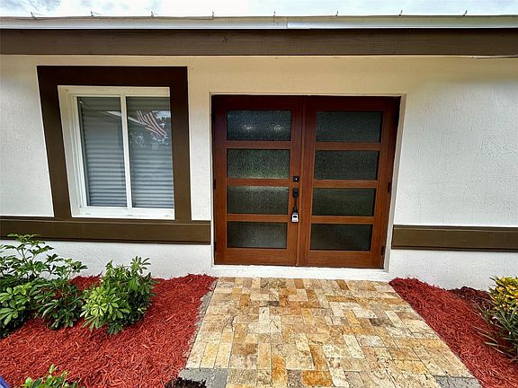 5th image of 10100 SW 49th Manor