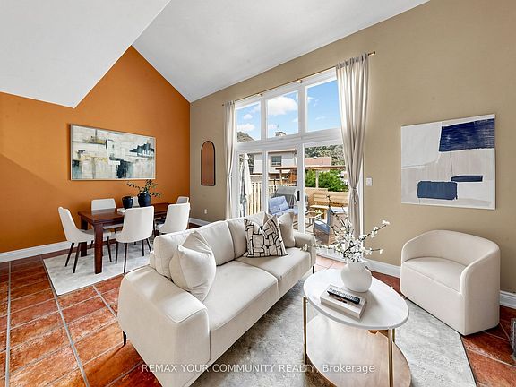 3rd image of 1746 Listowell Cres