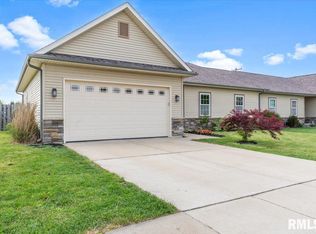 305 Caroline Dr, New Berlin, IL 62670