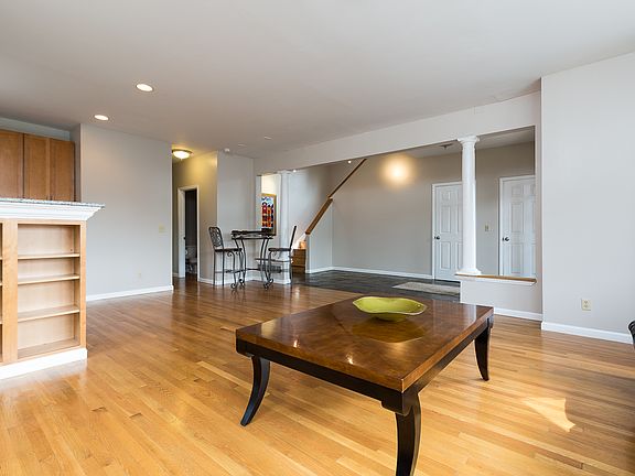 3rd image of 428 Tusculum Ave