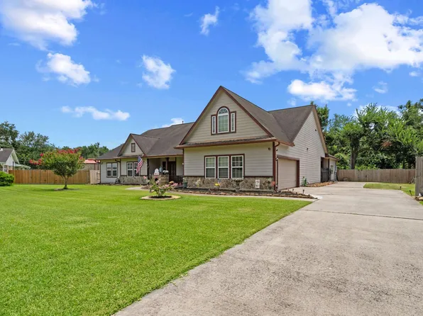 210 Southwood Cir, Baytown, TX 77520