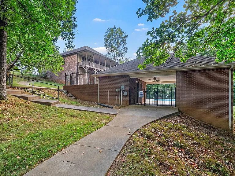 650 Appomattox Ct — Photo 36