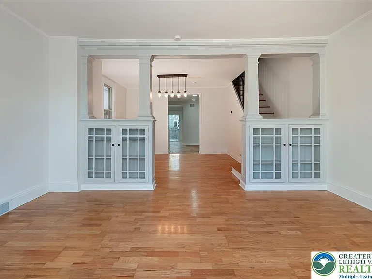 718 N New St — Photo 5