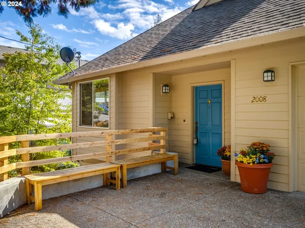 2008 SW Iowa St, Portland, OR 97239