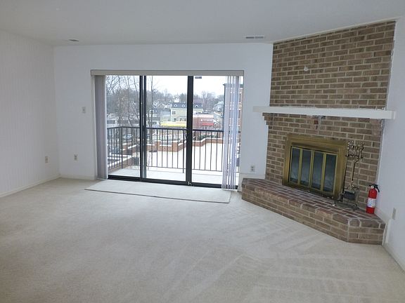 3rd image of 2111 N Monroe St APT C