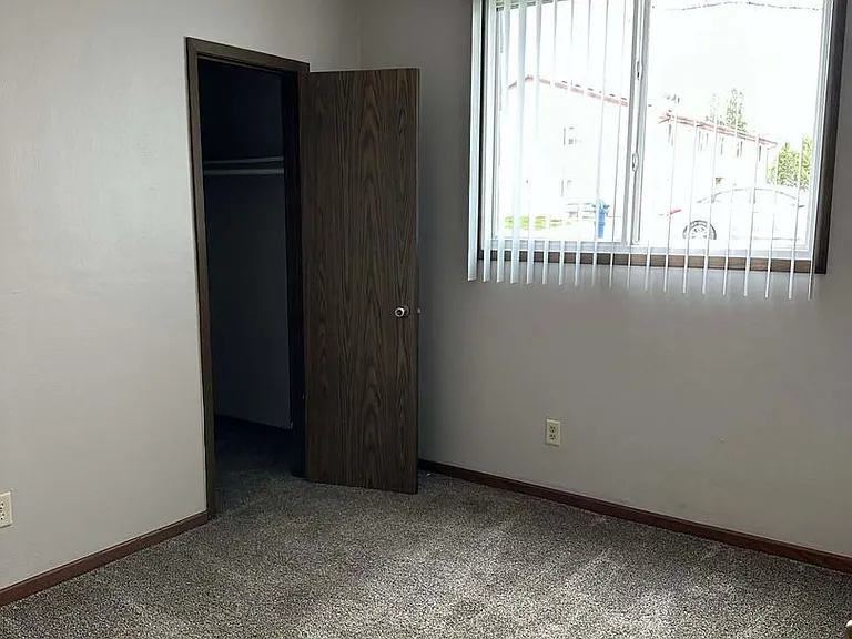 1157 Ravenwood Rd — Photo 6