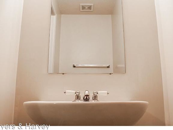 3rd image of 330 Audrea Ln APT 5