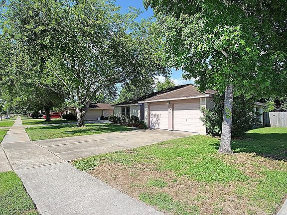 3rd image of 105 Greenshire Dr
