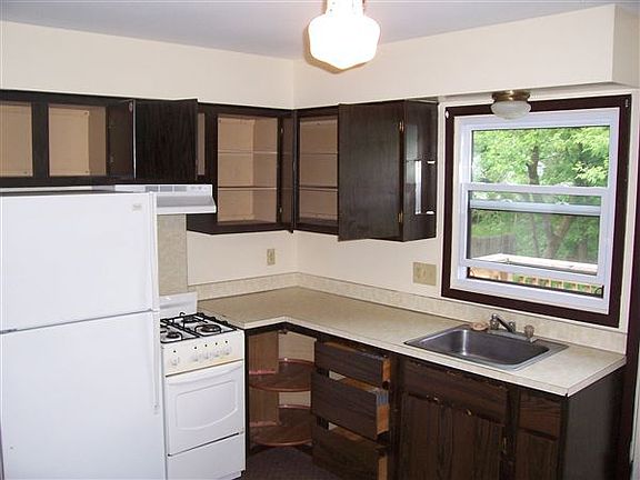 Kitchen with a lot of cabinet space