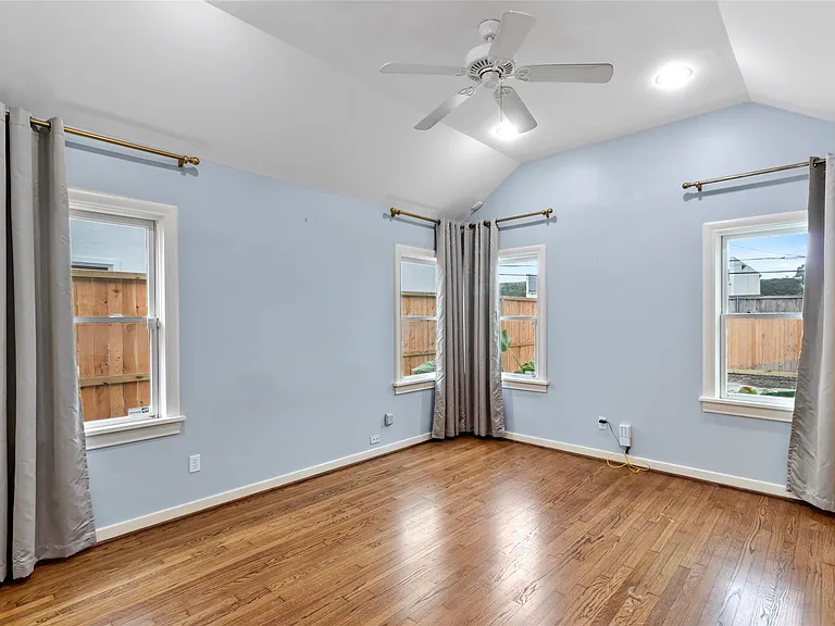 2337 Sheridan St — Photo 20
