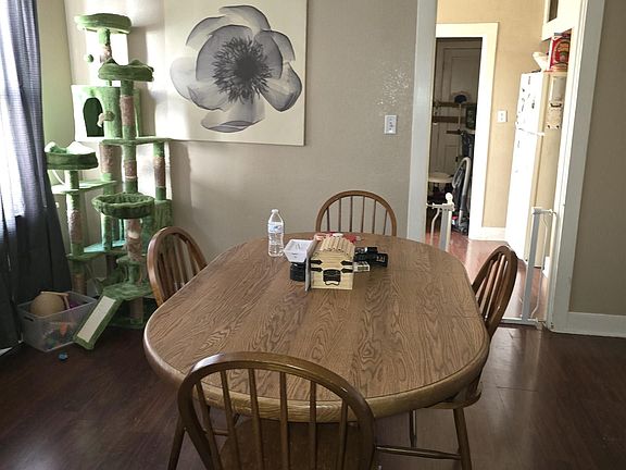 3rd image of 605 Sunset Dr