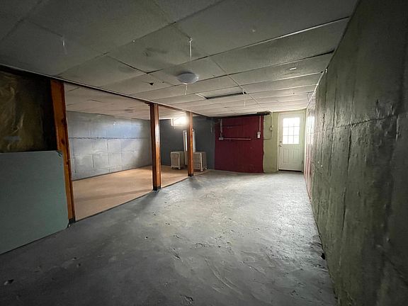 4th image of 24 Hodges Pl Floor 1