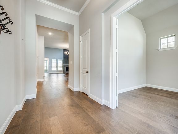 4th image of 1008 Bayberry Dr