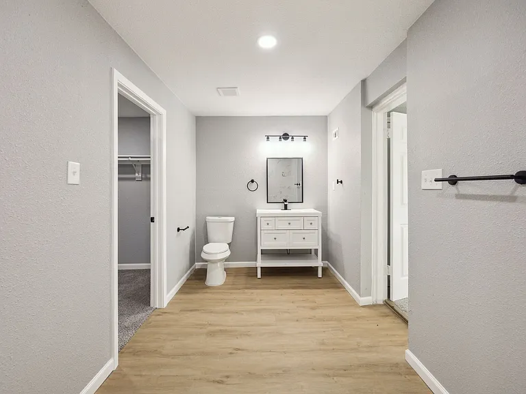 5124 Laurel Ln — Photo 1