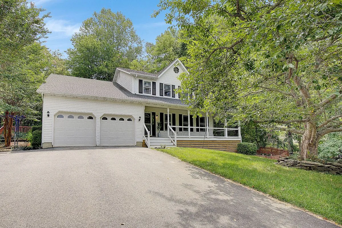 5 bed, 3.5 bath, 3452 sqft, $3,600 — Photo 1