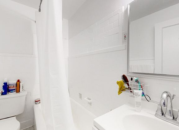 4th image of 50 W 72nd St APT 1112