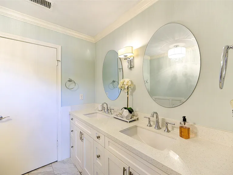 22526 Cove Hollow Dr — Photo 19