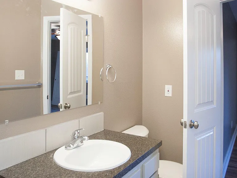 2820 Parklake Dr — Photo 10
