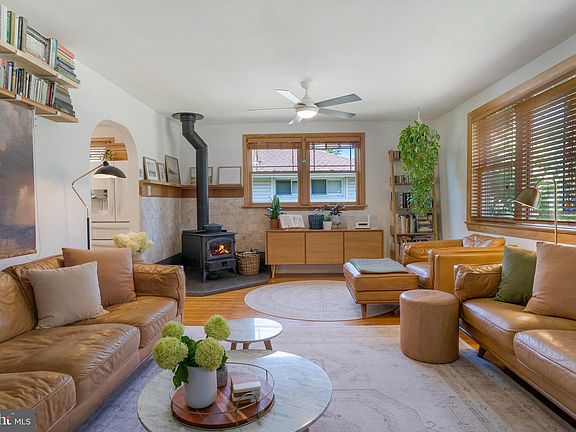 3rd image of 717 W Helena Ave