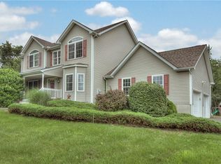 25 Van Wyck Ct, Shawangunk, NY 12589