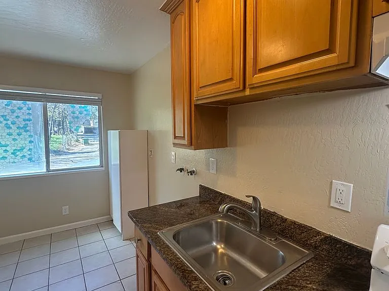 724 S 8th St — Photo 4