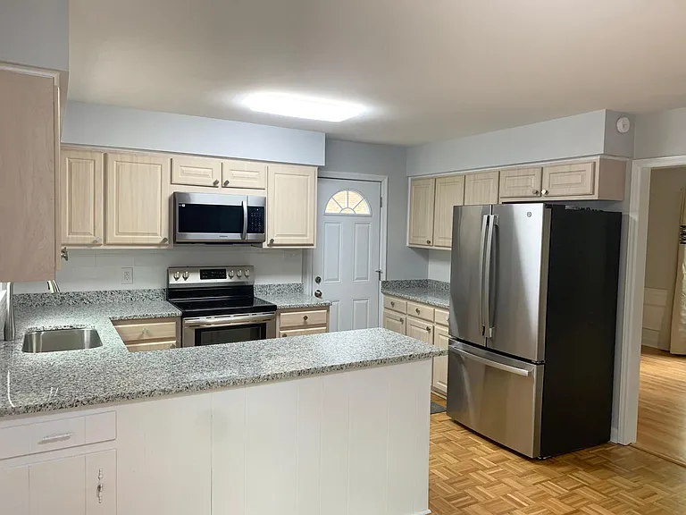 813 Orleans Pl — Photo 4
