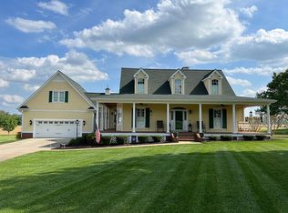 1033 Riverpointe Dr, East Bend, NC 27018