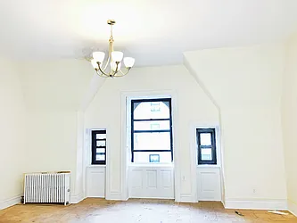 Rented by R New York