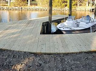 120 Freemoor Dr, Poquoson, VA 23662