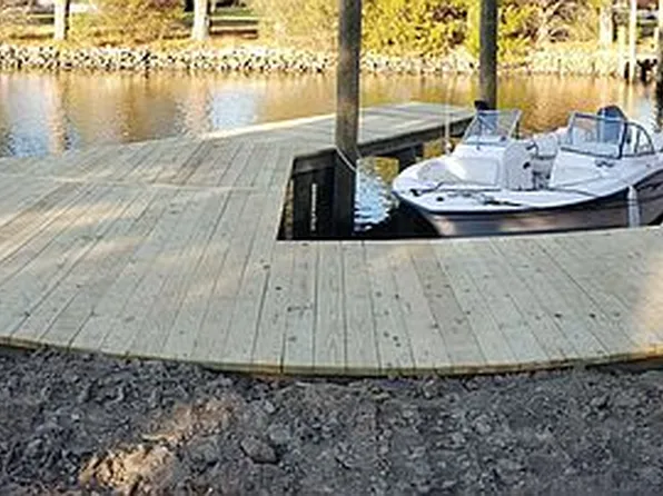 120 Freemoor Dr, Poquoson, VA 23662