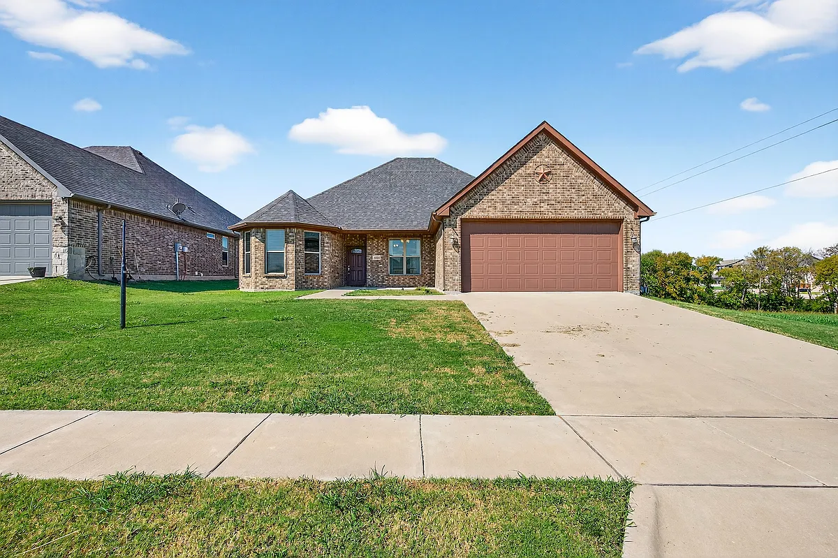 Building Photo - 1020 Silverton Dr