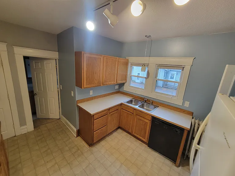 307 N Chestnut St #1 — Photo 8