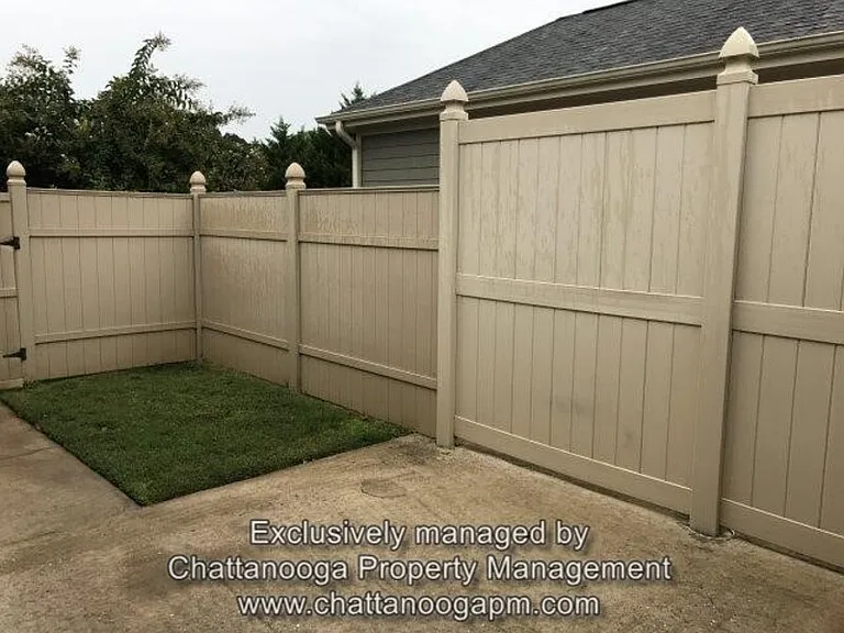 525 Callaway Ct — Photo 20