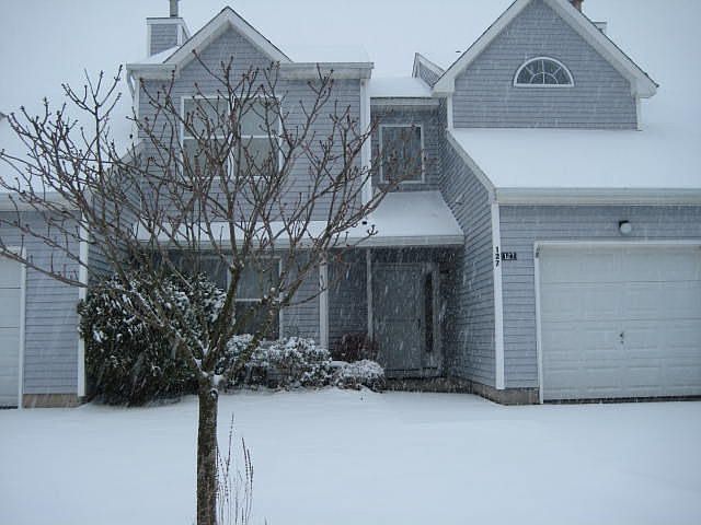 Front view of property