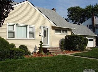 875 Midwood Dr, Bellmore, NY 11710