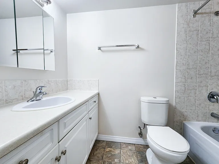 5045 Whitemud Rd NW — Photo 20