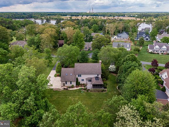 3rd image of 105 Creekside Dr