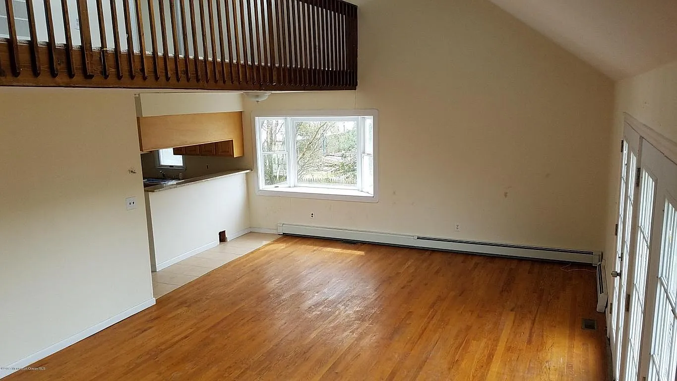 134 Henry St photo 1