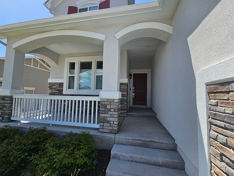 1853 Clayhouse Dr — Photo 2